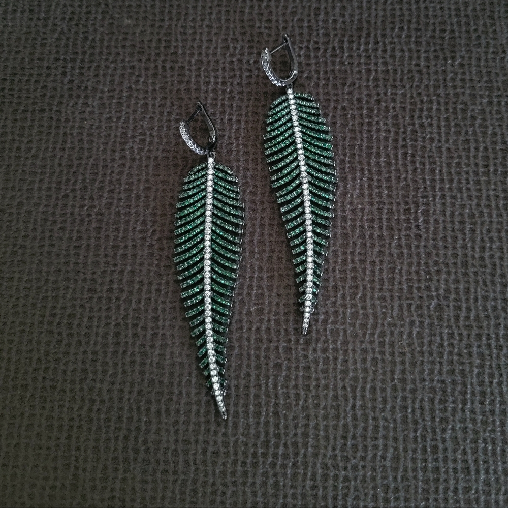 Eye👁 Candy🍭 Los Angeles🏙 "Caleen" Green💚 Feather🪶 Earrings - Picture 14 of 16